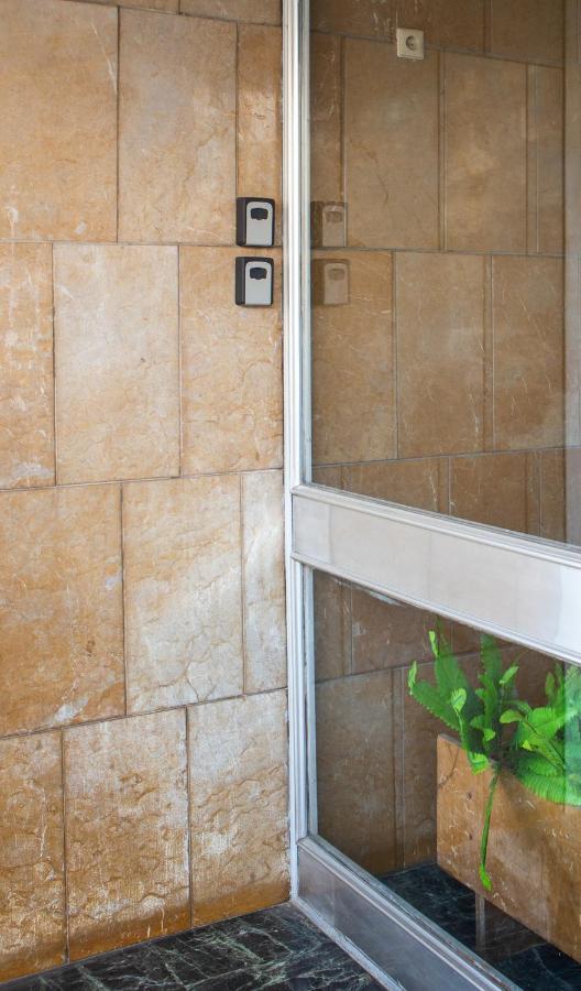Apartment In The Centre Of Athina Atenas Exterior foto